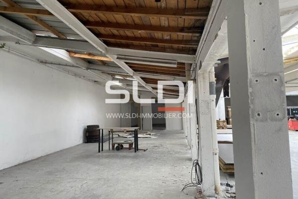 Locaux d'activités A LOUER - VILLEURBANNE - 800 m²