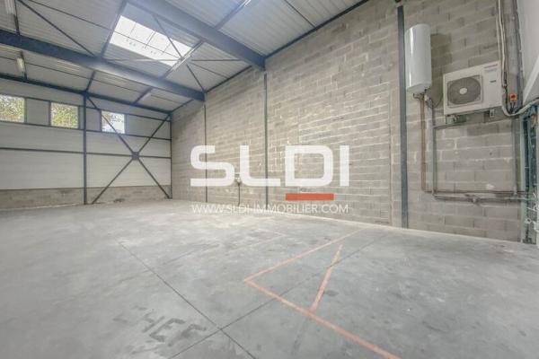 Locaux d'activités A LOUER - SAINT PRIEST - 670 m²