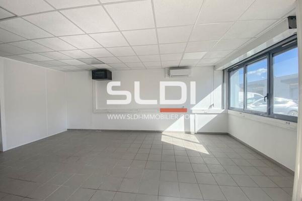 Locaux d'activités A LOUER - SAINT PRIEST - 670 m²