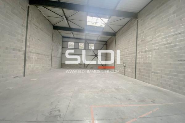Locaux d'activités A LOUER - SAINT PRIEST - 670 m²