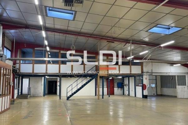 Locaux d'activités A VENDRE OU A LOUER - RILLIEUX LA PAPE - 3 200 m²