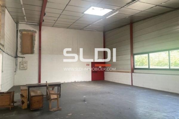 Locaux d'activités A VENDRE OU A LOUER - RILLIEUX LA PAPE - 3 200 m²