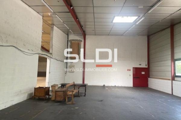 Locaux d'activités A VENDRE OU A LOUER - RILLIEUX LA PAPE - 3 200 m²