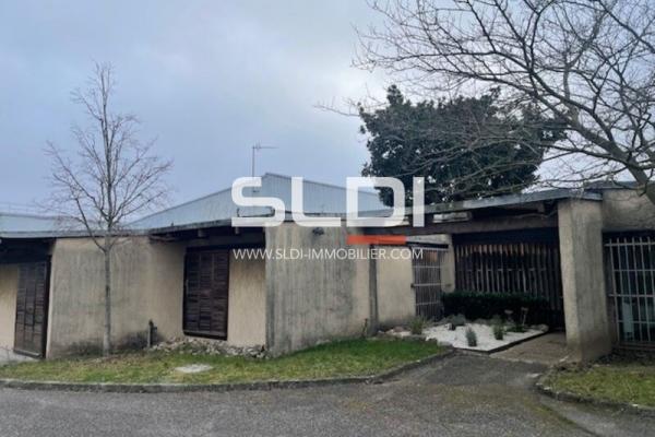 Locaux d'activités A VENDRE OU A LOUER - RILLIEUX LA PAPE - 3 200 m²