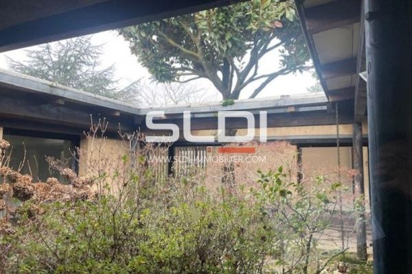 Locaux d'activités A VENDRE OU A LOUER - RILLIEUX LA PAPE - 3 200 m²