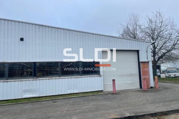 Locaux d'activités A VENDRE OU A LOUER - RILLIEUX LA PAPE - 3 200 m²