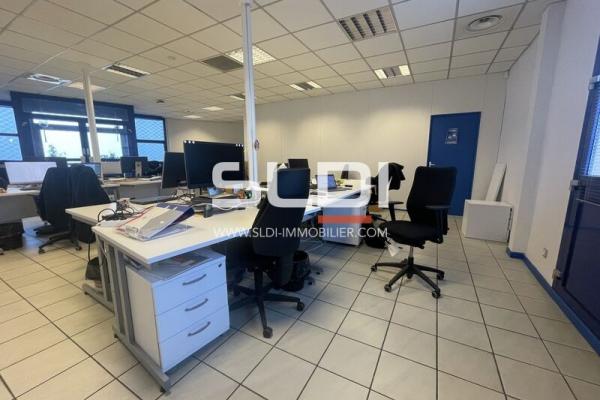 Bureaux A LOUER - VAULX EN VELIN - 382 m²