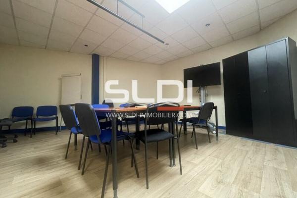 Bureaux A LOUER - VAULX EN VELIN - 382 m²