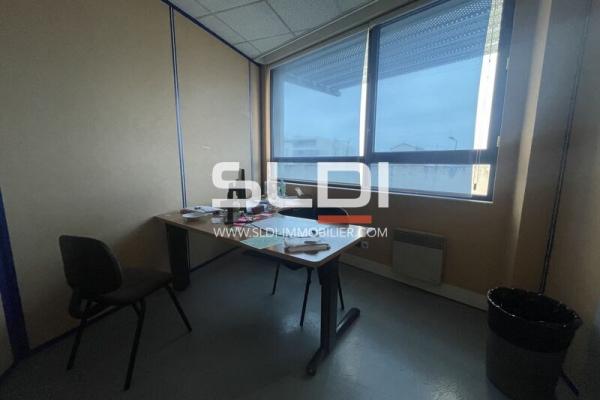 Bureaux A LOUER - VAULX EN VELIN - 382 m²