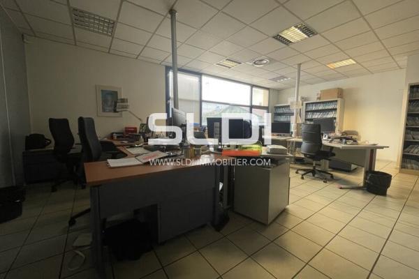Bureaux A LOUER - VAULX EN VELIN - 382 m²