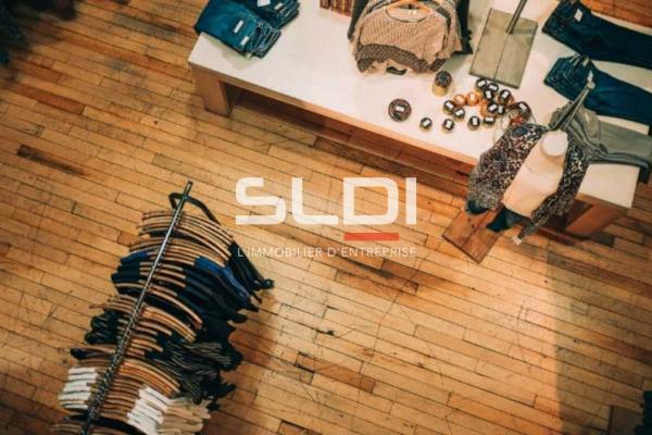 Commerces A LOUER - THIERS - 320 m²