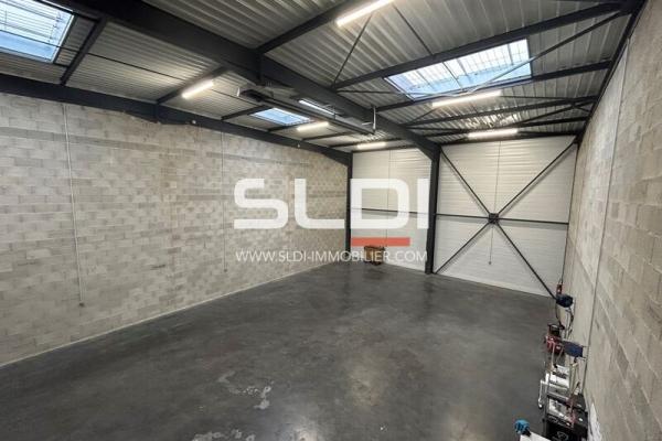 Locaux d'activités A LOUER - VILLEFRANCHE SUR SAONE - 327 m²
