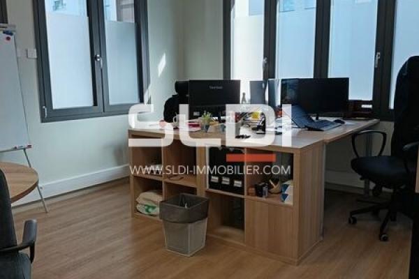 Bureaux A LOUER - VILLEURBANNE - 105 m²
