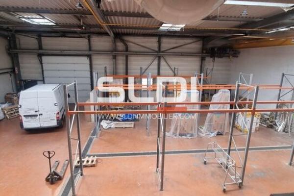 Locaux d'activités A LOUER - BRON - 849 m²