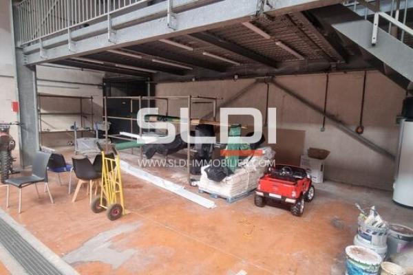 Locaux d'activités A LOUER - BRON - 849 m²
