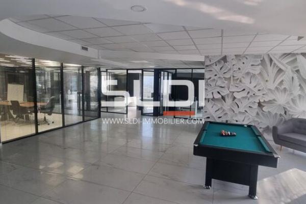 Locaux d'activités A LOUER - BRON - 849 m²