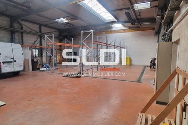Locaux d'activités A LOUER - BRON - 849 m²