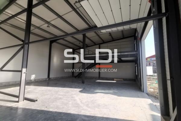 Locaux d'activités A LOUER - MORESTEL - 2 722 m²