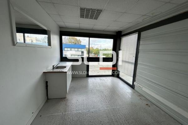 Locaux d'activités A LOUER - ANSE - 705 m²