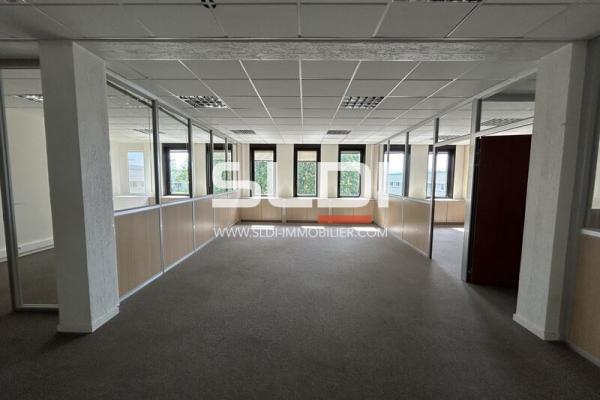 Bureaux A LOUER - DARDILLY - 126 m²