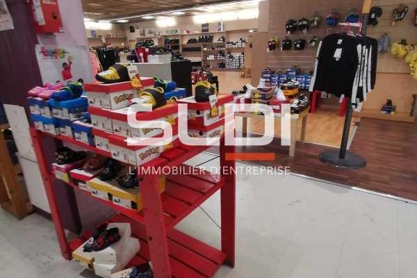 Commerces A VENDRE - RUY MONTCEAU - 1 423 m²