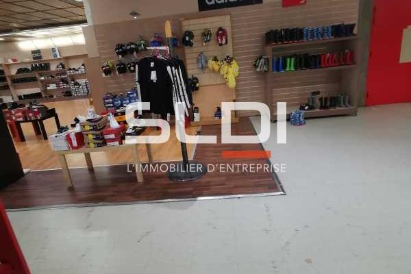 Commerces A VENDRE - RUY MONTCEAU - 1 423 m²