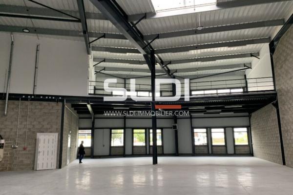 Locaux d'activités A VENDRE - VAULX EN VELIN - 5 686 m²