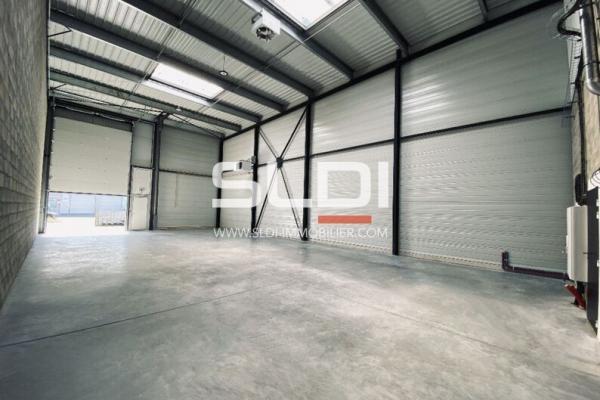 Locaux d'activités A VENDRE - VAULX EN VELIN - 5 686 m²