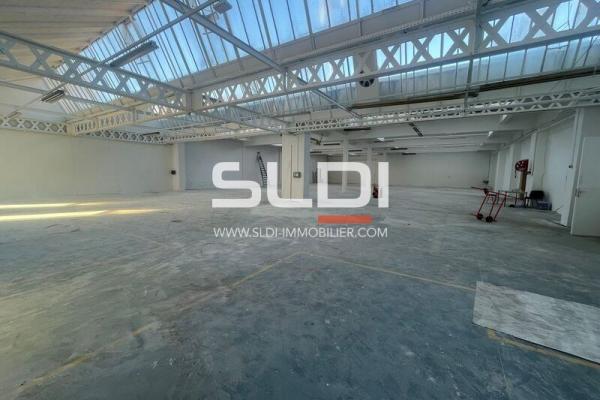 Locaux d'activités A LOUER - VILLEURBANNE - 2 400 m²