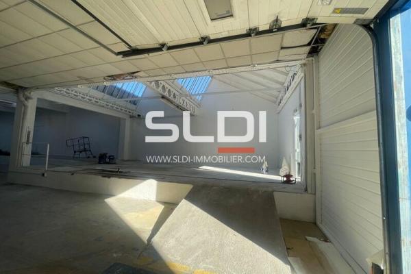 Locaux d'activités A VENDRE - VILLEURBANNE - 3 350 m²