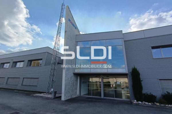 Locaux d'activités A VENDRE - DECINES CHARPIEU - 3 192 m²