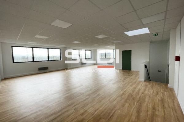Locaux d'activités A VENDRE - VAULX EN VELIN - 371 m²