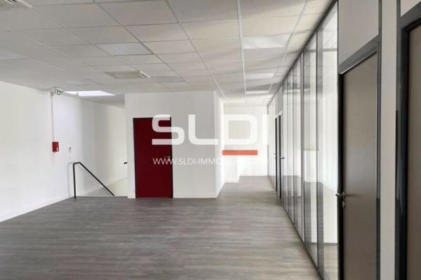 Locaux d'activités A VENDRE - VAULX EN VELIN - 371 m²