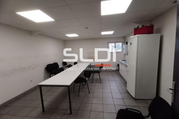 Locaux d'activités A VENDRE - BEAUVOIR DE MARC - 1 870 m²