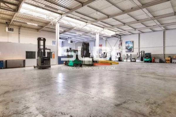 Locaux d'activités A LOUER - SAINT PRIEST - 1 075 m²