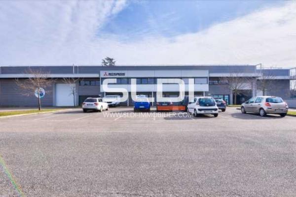 Locaux d'activités A LOUER - SAINT PRIEST - 1 075 m²