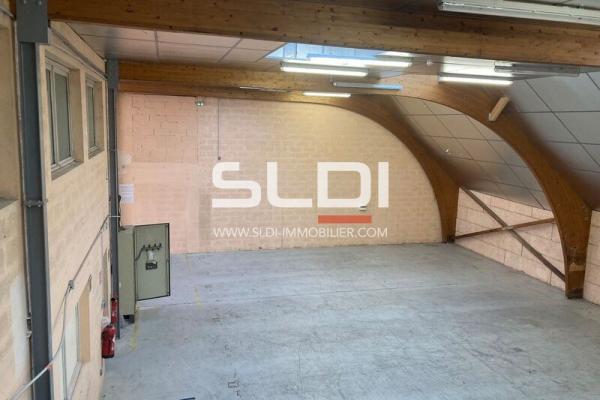 Locaux d'activités A LOUER - VILLEURBANNE - 1 227 m²