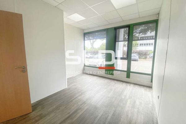 Bureaux A LOUER - BRON - 183 m²