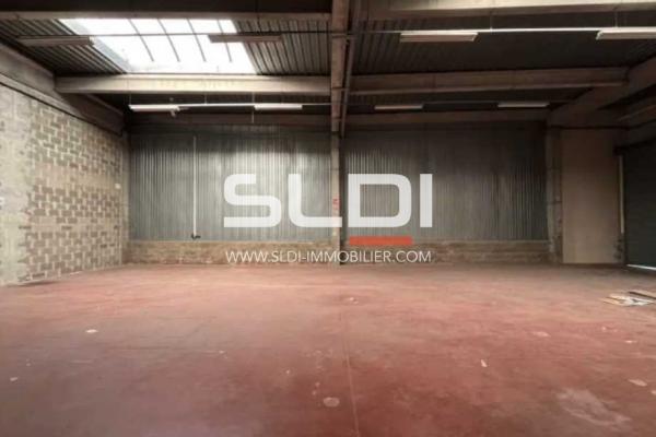 Locaux d'activités A LOUER - SAINT PRIEST - 370 m²