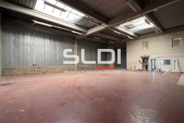 Locaux d'activités A LOUER - SAINT PRIEST - 370 m²