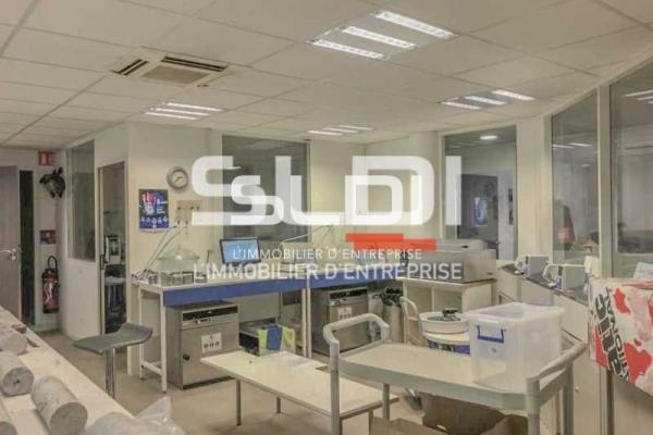 Locaux d'activités A LOUER - BRON - 334 m²