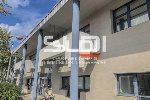 Locaux d'activités A LOUER - BRON - 334 m²