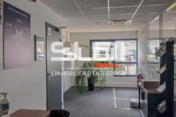 Locaux d'activités A LOUER - BRON - 334 m²
