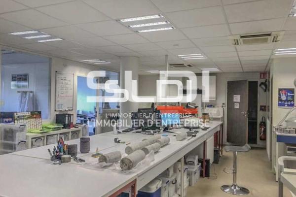 Locaux d'activités A LOUER - BRON - 334 m²