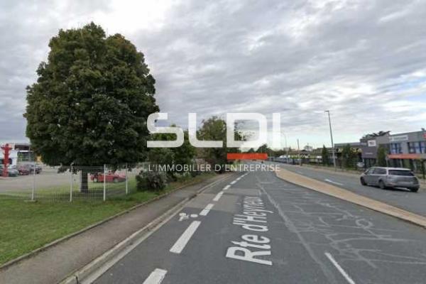 Commerces A LOUER - SAINT PRIEST - 1 014 m²