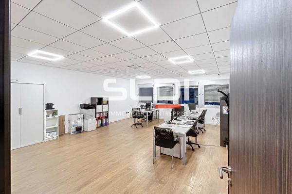 Locaux d'activités A VENDRE - VAULX EN VELIN - 1 800 m²