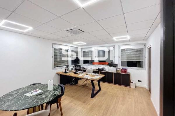 Locaux d'activités A VENDRE - VAULX EN VELIN - 1 800 m²