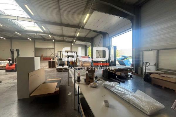 Locaux d'activités A LOUER - ARNAS - 1 440 m²