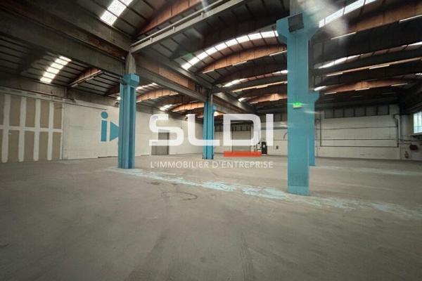 Locaux d'activités A LOUER - SAINT PRIEST - 1 760 m²