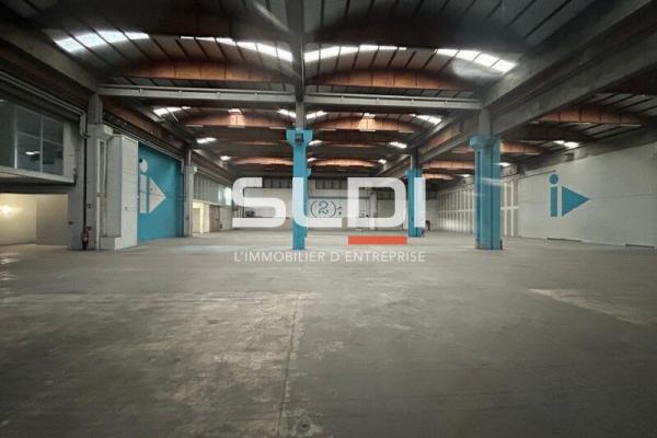 Locaux d'activités A LOUER - SAINT PRIEST - 1 760 m²